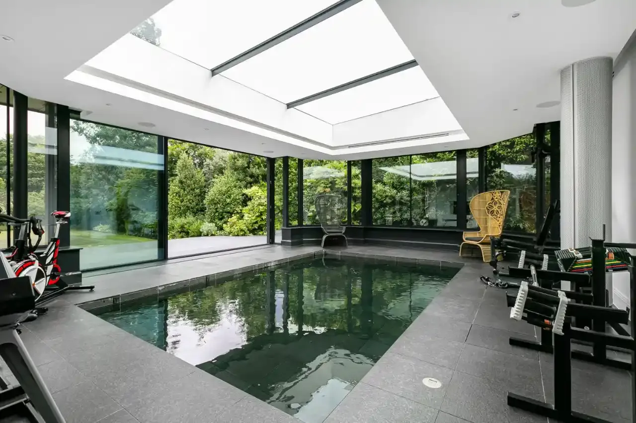 Manor Way Residence — image 4