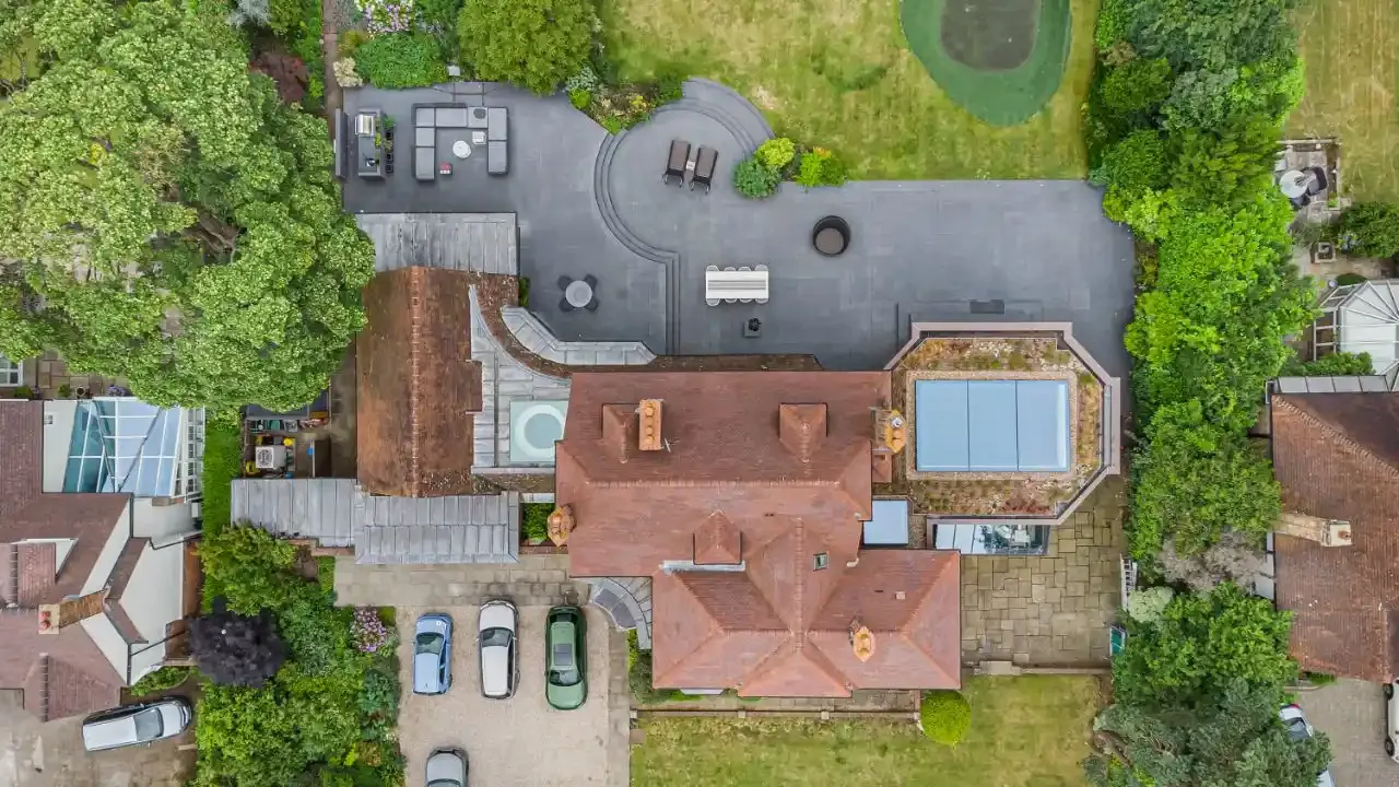 Manor Way Residence — image 6